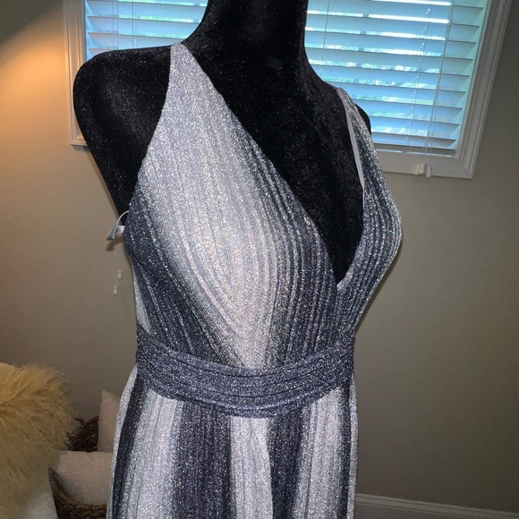 AQUA: Black/Silver Ombre Formal Dress - Size 8 - Picture 4 of 13